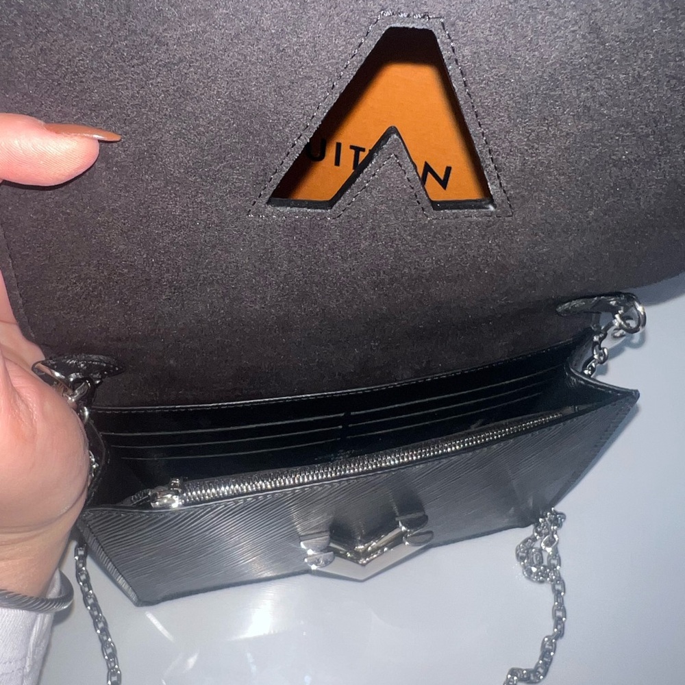 Louis Vuitton Twist Belt Chain Wallet Crossbody Bag - Picture 9 of 9